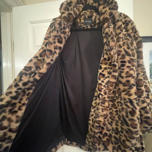 Love Tree Faux Fur Leopard Print - Picture 2 of 5